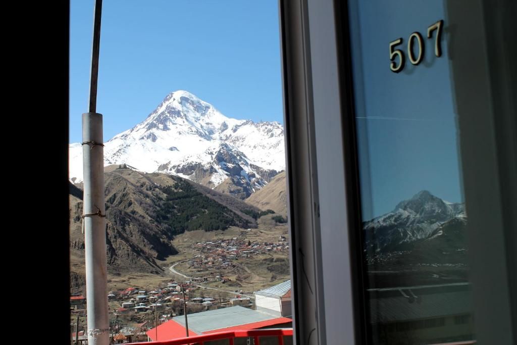 Отель Hotel NOA Kazbegi Степанцминда